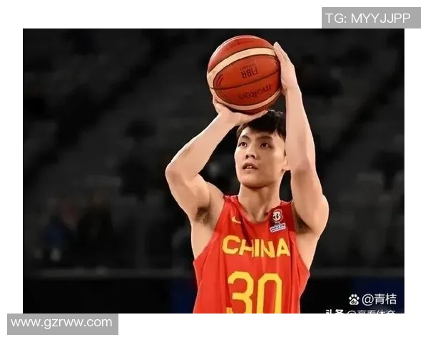 中国196厘米足球明星的崛起与挑战揭秘他在国际赛场上的辉煌表现与未来展望